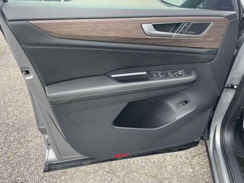 New 2026 Volkswagen Atlas SE image 17