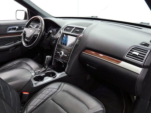 Used 2019 Ford Explorer Platinum AWD/4WD image 17