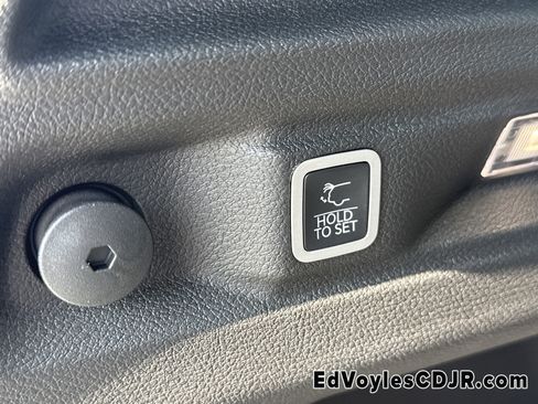 Used 2025 Jeep Grand Cherokee L Altitude image 26