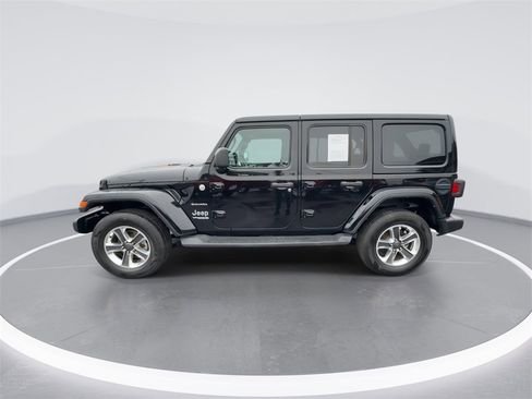 Used 2022 Jeep Wrangler Unlimited Sahara image 5
