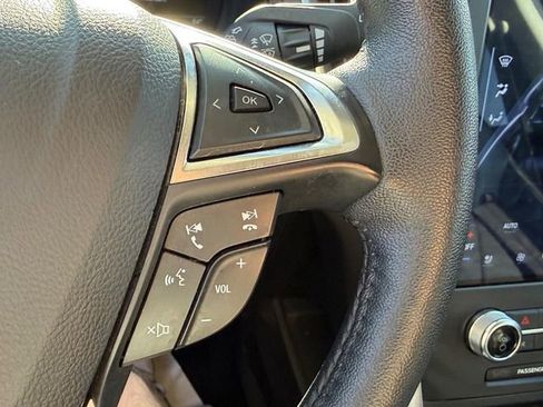 Used 2024 Ford Edge Titanium image 19