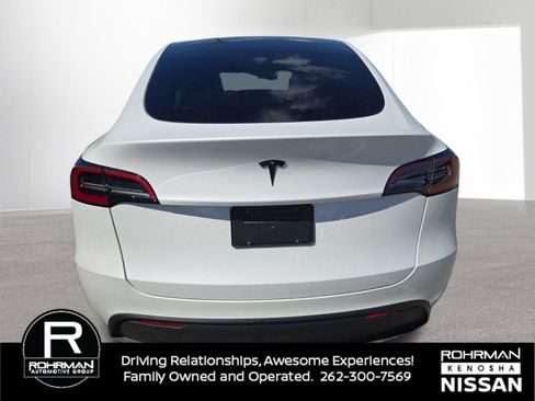 Used 2024 Tesla Model Y 2WD image 4
