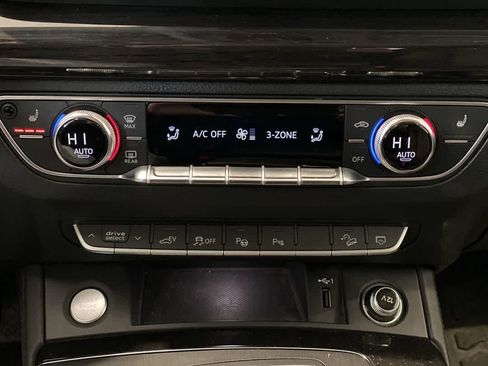 Used 2020 Audi Q5 e Prestige w/ Prestige Package image 21