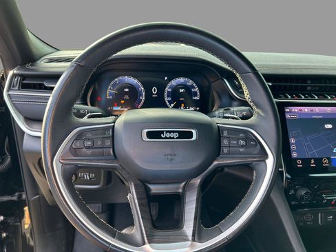Used 2024 Jeep Grand Cherokee Limited RWD image 27