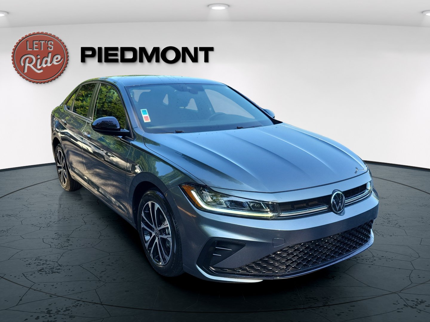 Used 2025 Volkswagen Jetta Sport FWD image 3