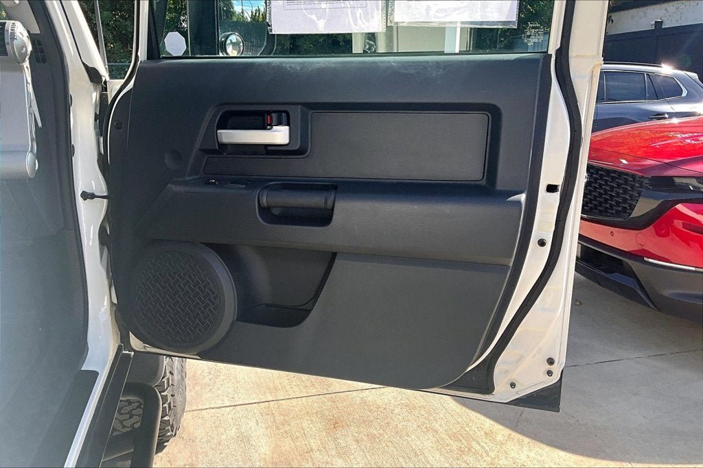 Used 2011 Toyota FJ Cruiser 4WD w/ Convenience Pkg image 26