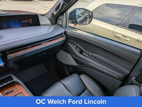 Certified 2025 Lincoln Navigator Black Label AWD/4WD image 20