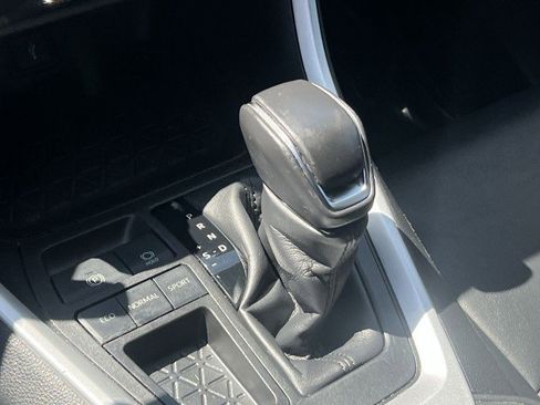 Used 2021 Toyota RAV4 XLE Premium w/ Carpet Mat Package (TMS) image 15