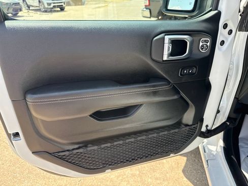 Used 2023 Jeep Wrangler Unlimited Sahara AWD/4WD image 10