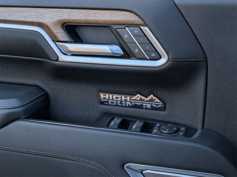 Used 2022 Chevrolet Silverado 1500 High Country image 17