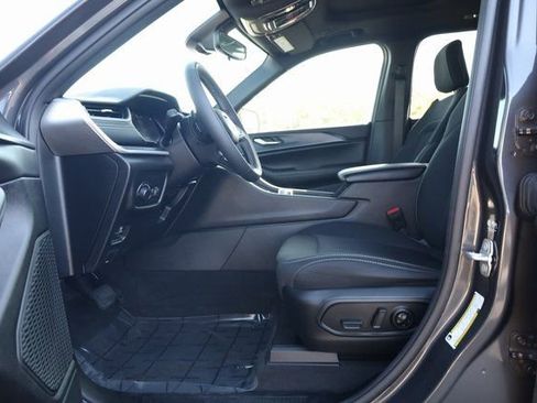 Used 2024 Jeep Grand Cherokee Laredo X image 11