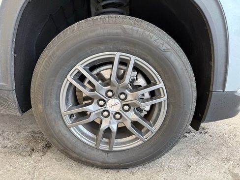 Used 2025 GMC Acadia Elevation image 11