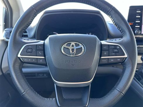 Used 2024 Toyota Sienna XLE image 21