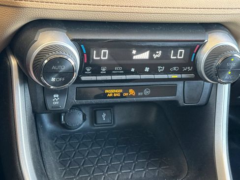 Certified 2021 Toyota RAV4 LE AWD/4WD image 25