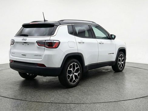 Used 2025 Jeep Compass Limited image 9