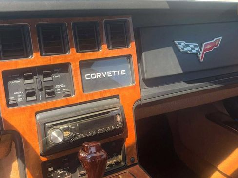 Used 1989 Chevrolet Corvette Convertible RWD image 17