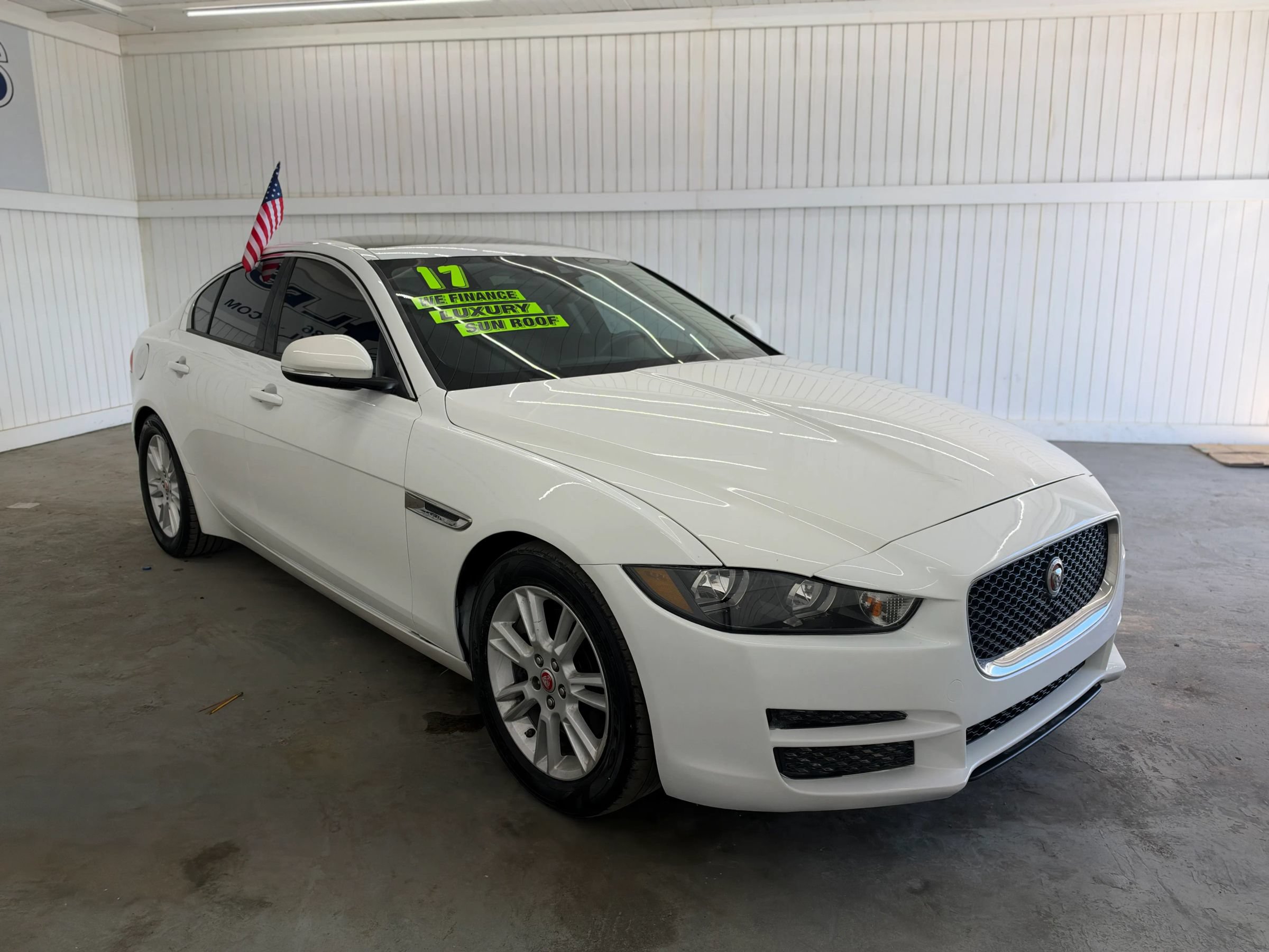 Used 2017 Jaguar XE Premium RWD image 3