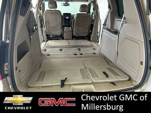 Used 2015 Chrysler Town & Country Touring-L w/ Driver Convenience Group image 34