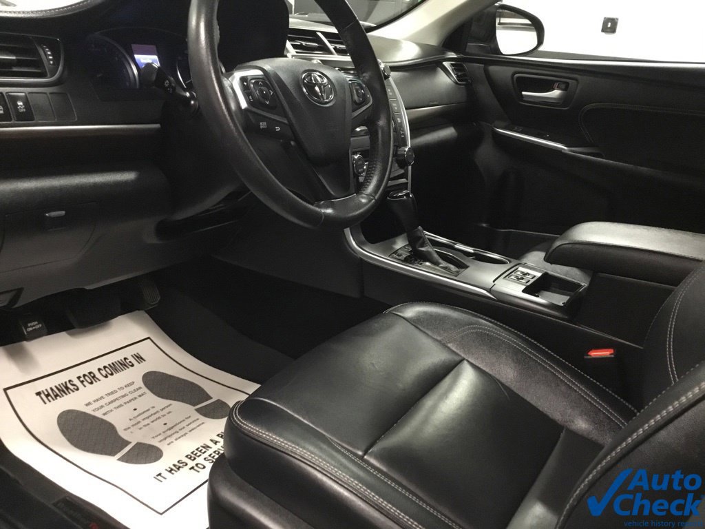 Used 2017 Toyota Camry XLE w/ Moonroof Package FWD image 25