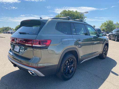 Used 2024 Volkswagen Atlas Peak Edition SE AWD/4WD image 5