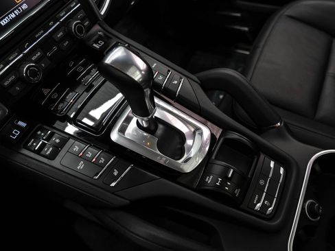 Used 2014 Porsche Cayenne Platinum Edition AWD/4WD image 25