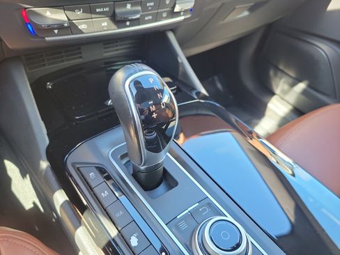 Used 2018 Maserati Levante image 21