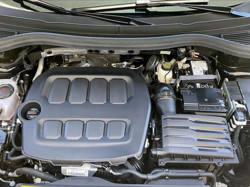 Certified 2025 Volkswagen Tiguan S AWD/4WD image 9