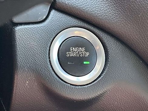 Used 2018 Chevrolet Equinox LT image 26