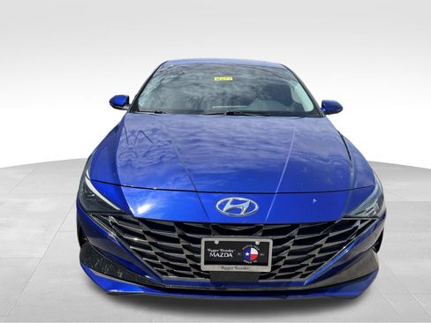 Used 2021 Hyundai Elantra Limited w/ Cargo Package FWD image 2