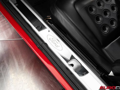 Used 2005 Ford GT RWD image 45