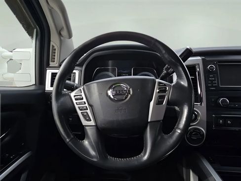 Used 2017 Nissan Titan SV image 22