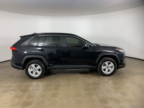 Used 2021 Toyota RAV4 LE AWD/4WD image 7