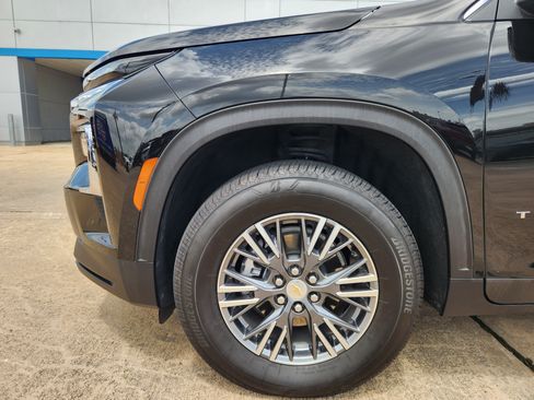 Used 2026 Chevrolet Traverse LT FWD image 9