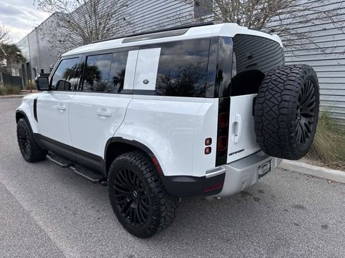 Used 2024 Land Rover Defender 110 S image 3