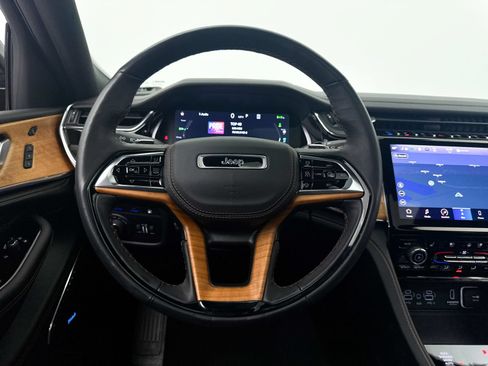 Used 2023 Jeep Grand Cherokee Summit AWD/4WD image 35