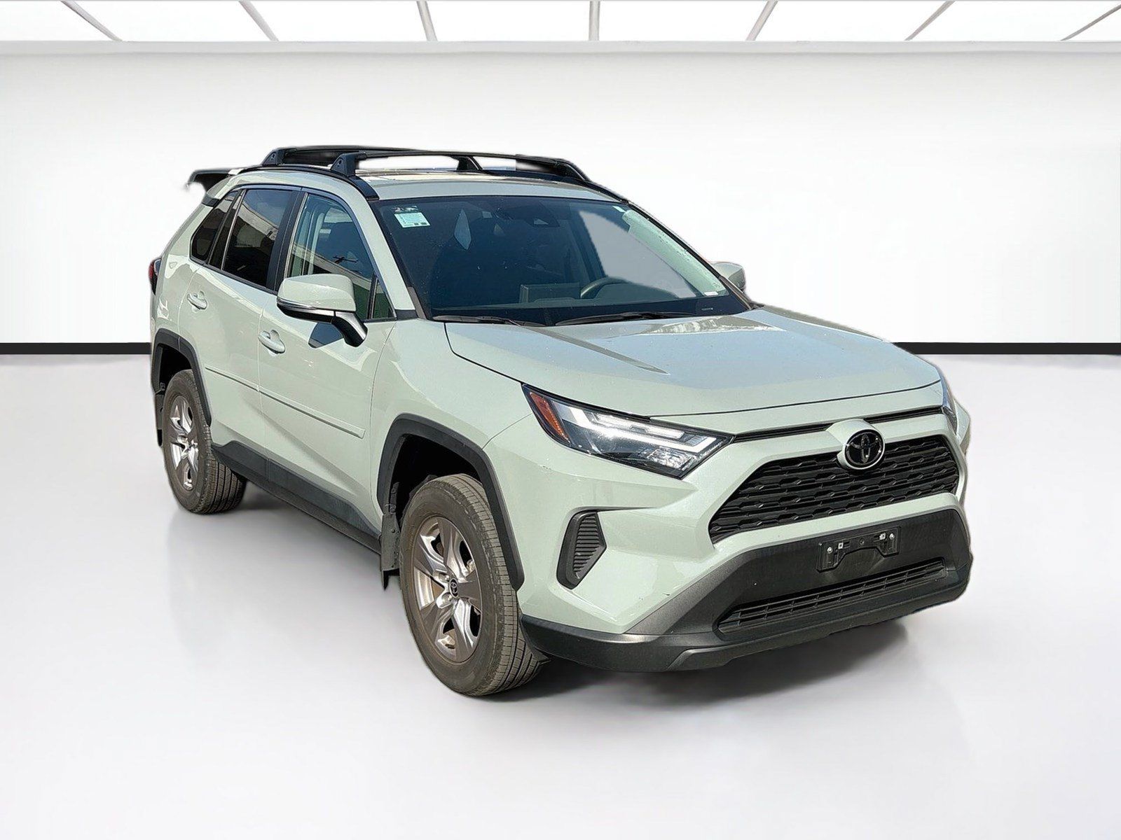 Used 2023 Toyota RAV4 XLE w/ Convenience Package FWD image 3