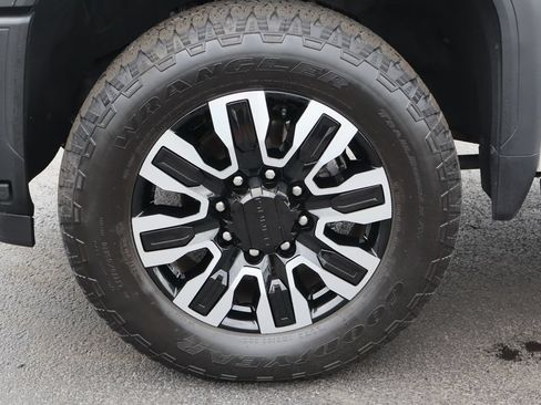 Certified 2025 GMC Sierra 2500 Denali Ultimate AWD/4WD image 36