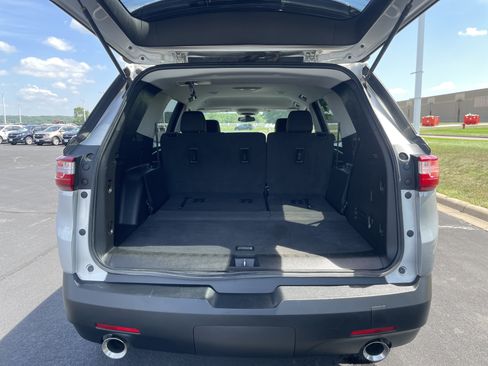 Used 2021 Chevrolet Traverse LS AWD/4WD image 29