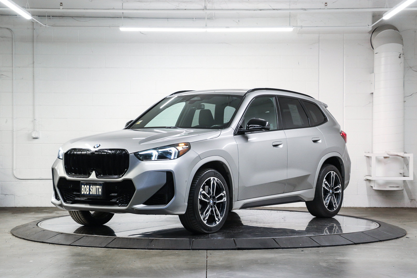 Used 2023 BMW X1 xDrive28i w/ M Sport Package AWD/4WD image 3