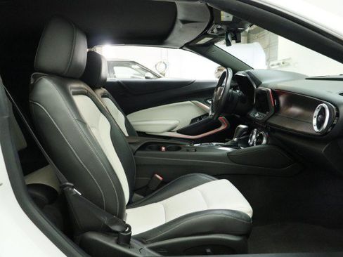 Used 2016 Chevrolet Camaro LT RWD image 30