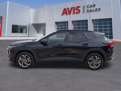 Used 2025 Chevrolet Trax LT w/ LT Convenience Package FWD image 10