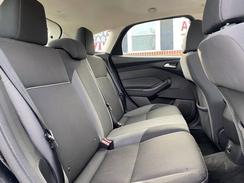 Used 2013 Ford Focus SE w/ SE Winter Pkg image 21