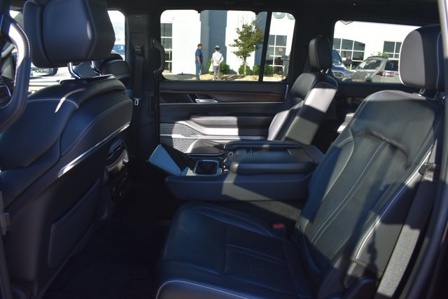 Used 2023 Jeep Grand Wagoneer Series II AWD/4WD image 17