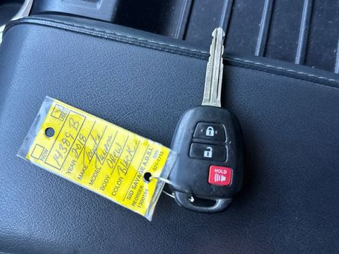 Used 2018 Toyota Tundra Platinum image 29