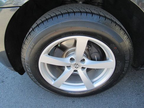 Used 2018 Porsche Macan AWD/4WD image 11