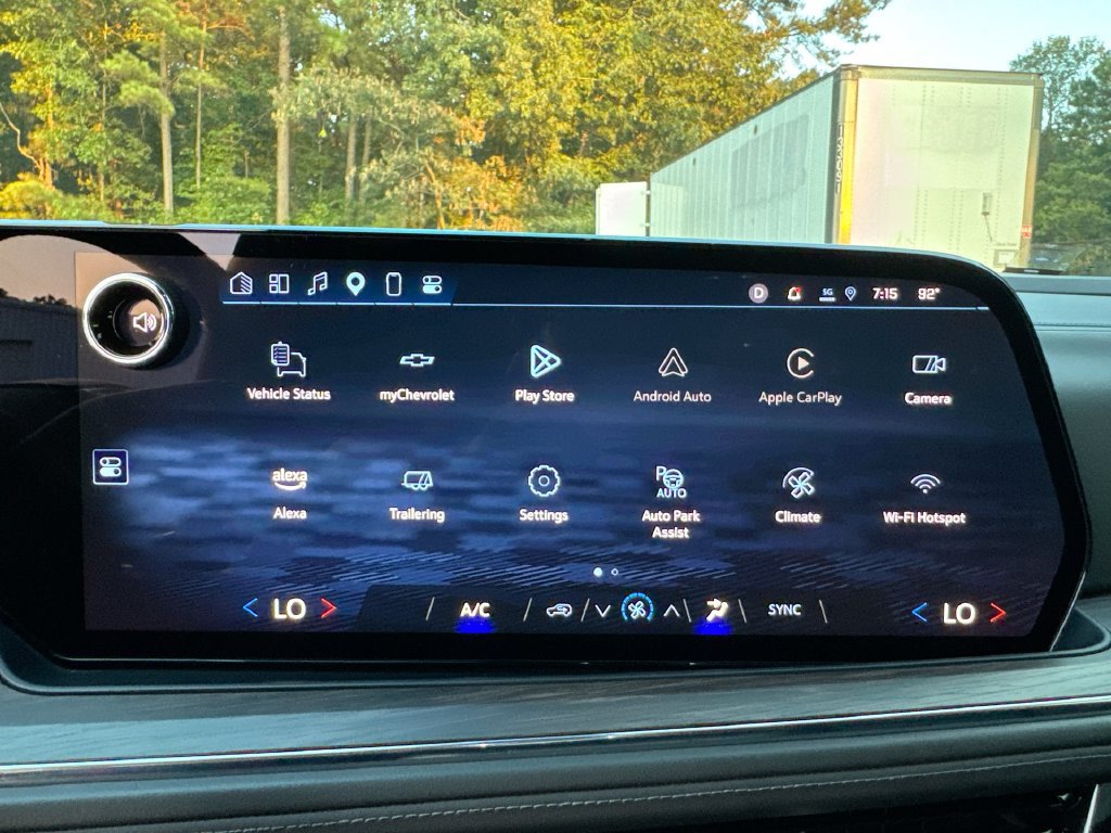 Used 2025 Chevrolet Suburban LS RWD image 27