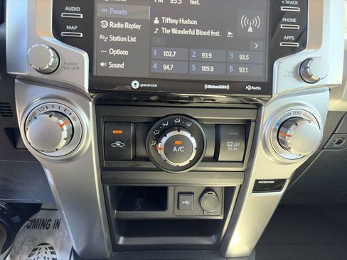 Used 2020 Toyota 4Runner SR5 Premium w/ Moonroof Package AWD/4WD image 17