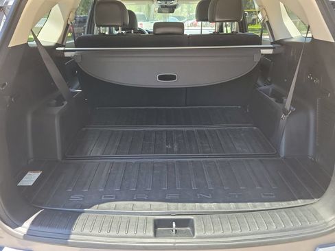 Used 2023 Kia Sorento S w/ Panoramic Sunroof Package FWD image 9