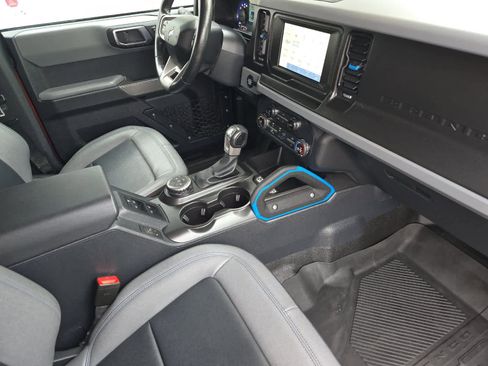 Used 2022 Ford Bronco Black Diamond image 16