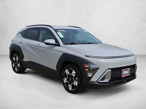 Used 2025 Hyundai Kona SEL image 3